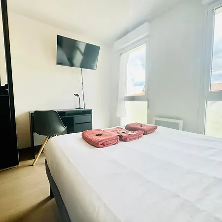 13 Min - Parking - Menage & Linge Inclus لا روشيل