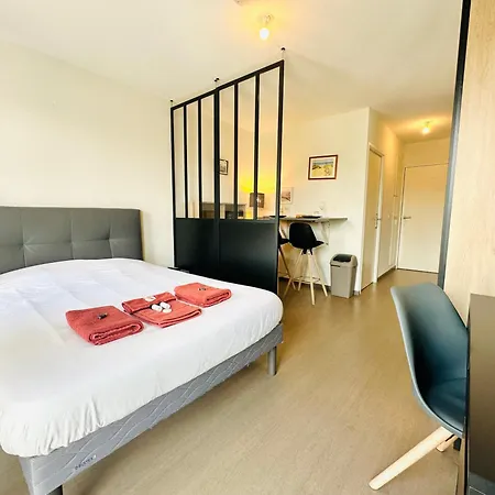 13 Min - Parking - Menage & Linge Inclus شقة لا روشيل