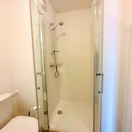 13 Min - Parking - Menage & Linge Inclus لا روشيل