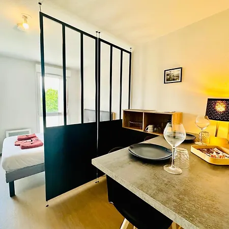 13 Min - Parking - Menage & Linge Inclus شقة