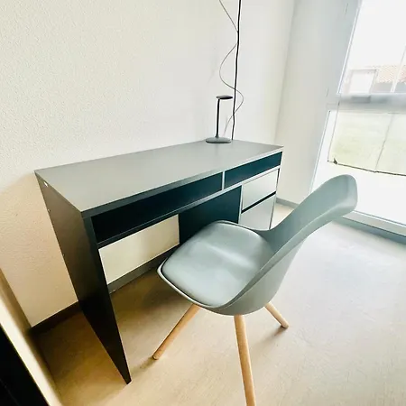 13 Min - Parking - Menage & Linge Inclus